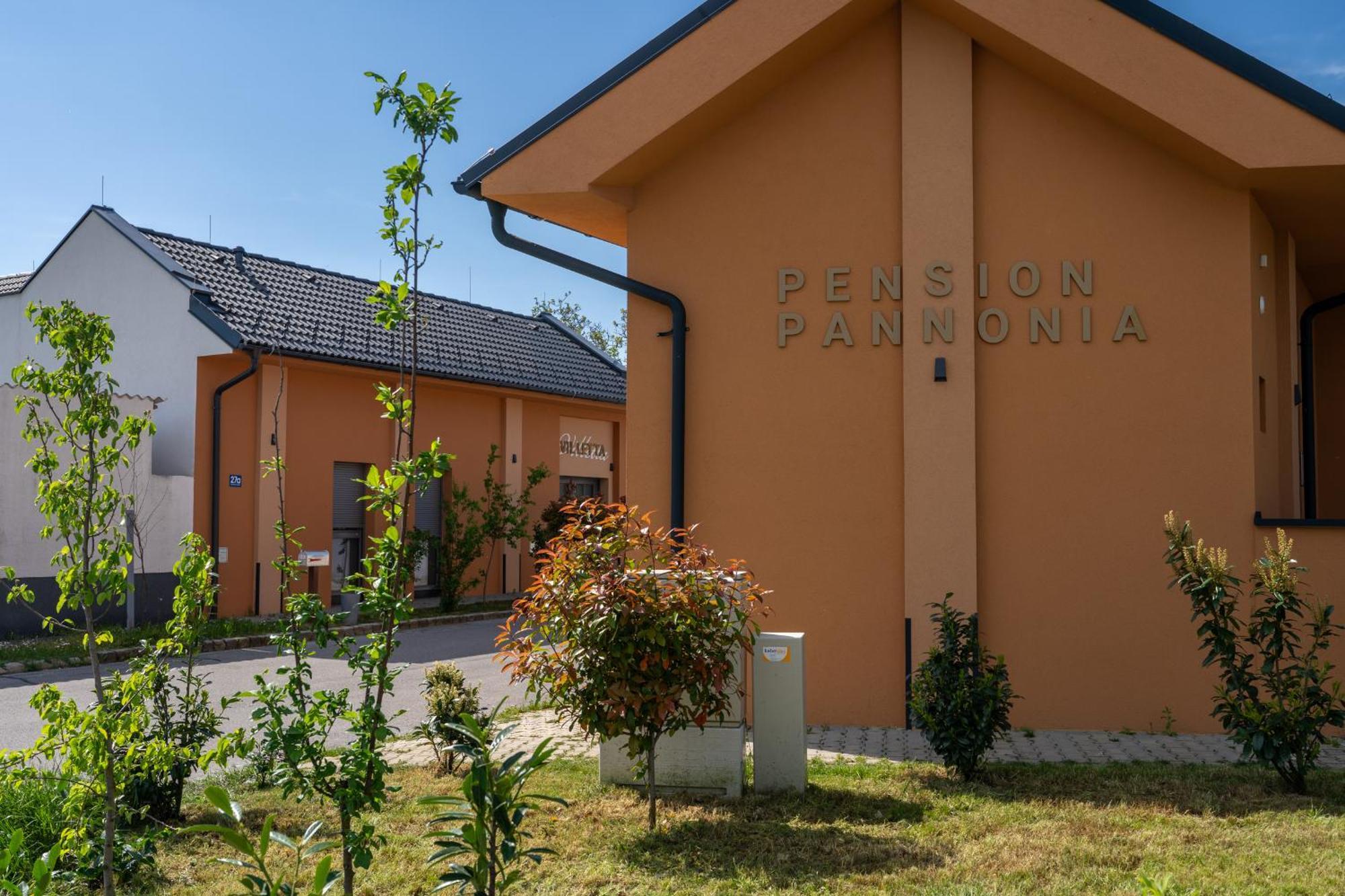 Pension Pannonia Parndorf Eksteriør billede