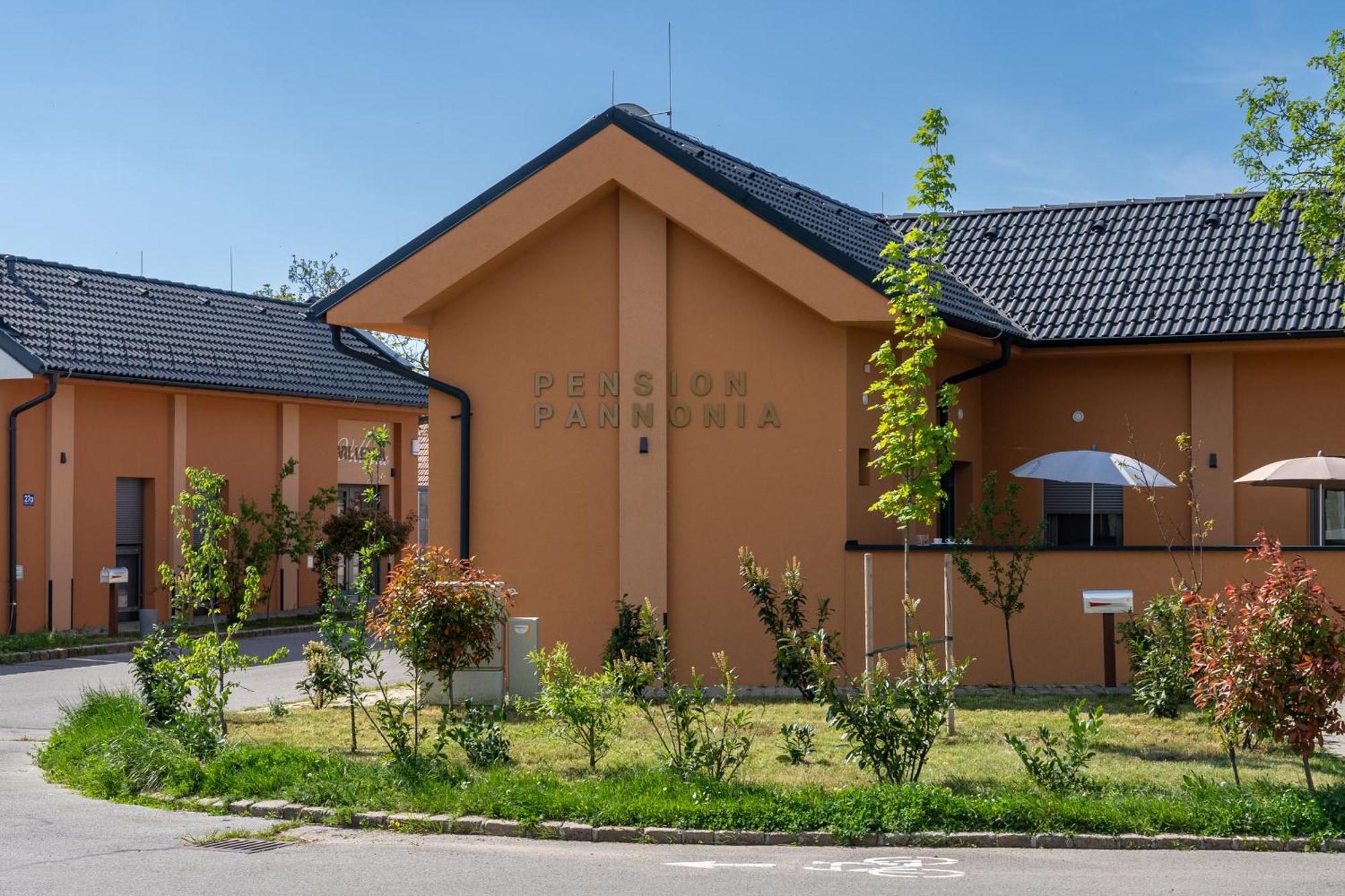 Pension Pannonia Parndorf Eksteriør billede